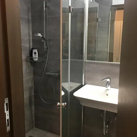 בית הארחה Calypso Lakeside & Lux