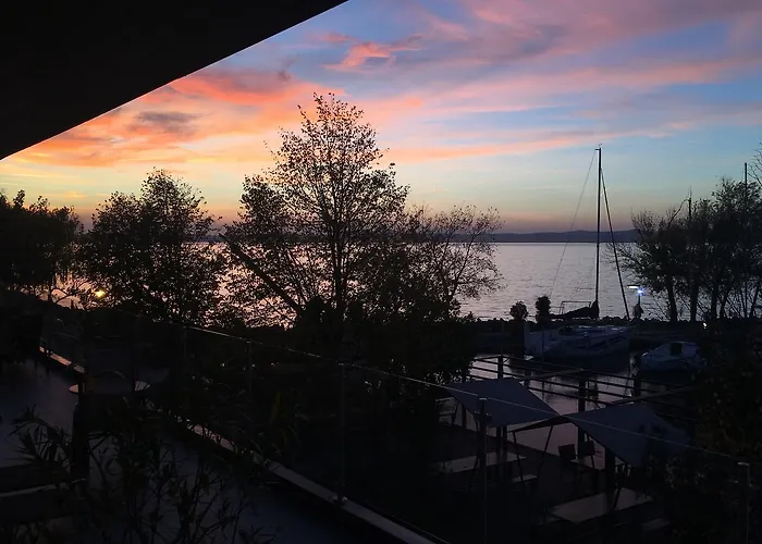 Calypso Lakeside & Lux Gæstehus